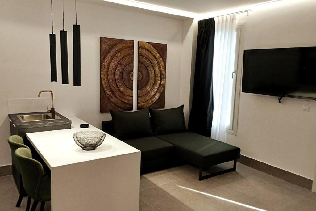 Διαμέρισμα χώρος με επιλεκτική λιτότητα και χαμάμ *